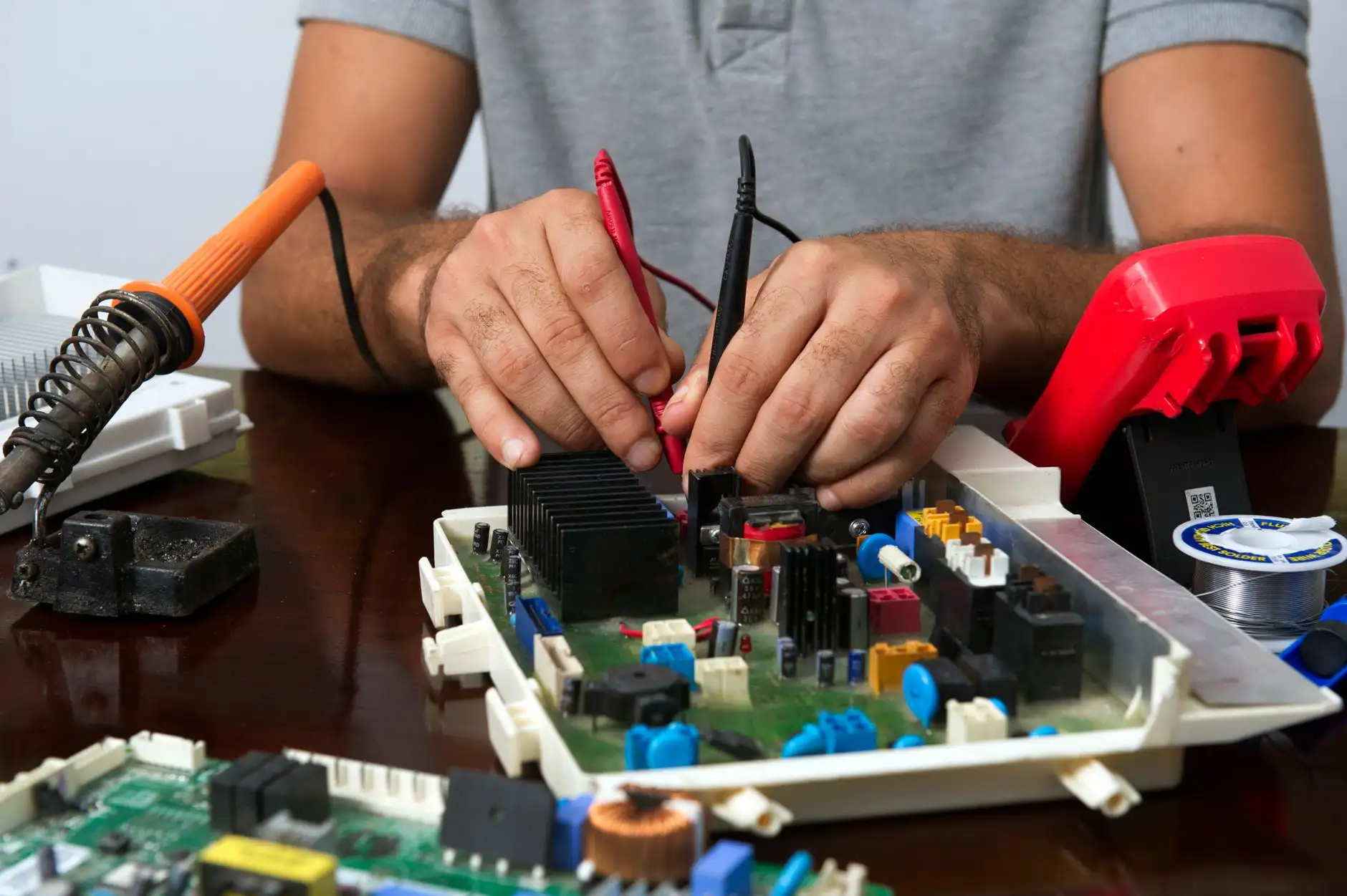霆翔圣OA系统技术解析：如何提升协同办公效率与安全性