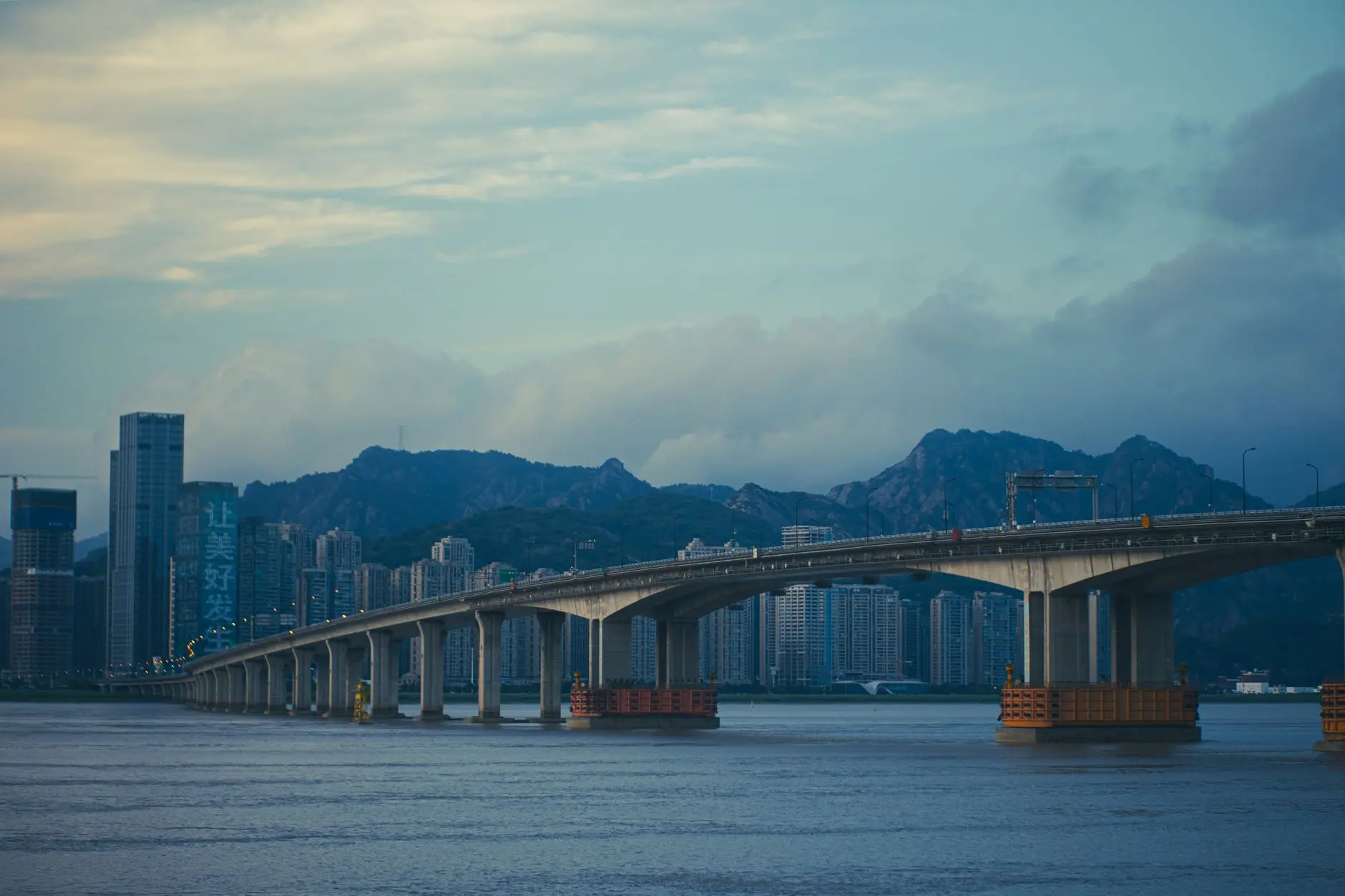 上海霆翔圣科技OA系统与主流品牌的功能差异分析